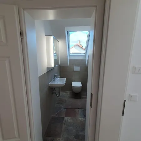 Moderne Dachgeschosswohnung In Exklusiver Daire