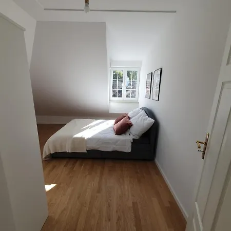 Apartment Moderne Dachgeschosswohnung In Exklusiver Munich