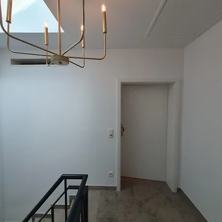 Moderne Dachgeschosswohnung In Exklusiver Apartment *