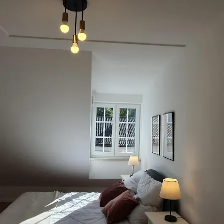 Moderne Dachgeschosswohnung In Exklusiver Munich