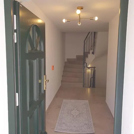 Moderne Dachgeschosswohnung In Exklusiver *