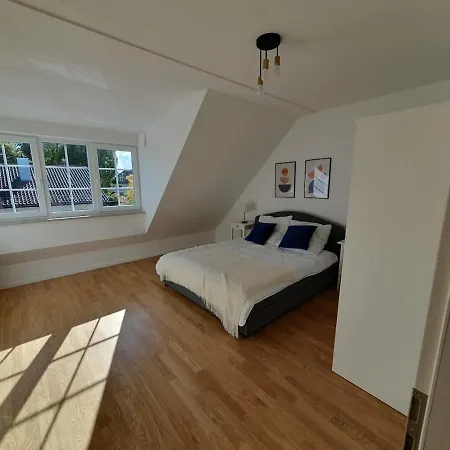 Moderne Dachgeschosswohnung In Exklusiver