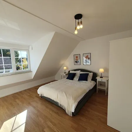 Moderne Dachgeschosswohnung In Exklusiver Daire *